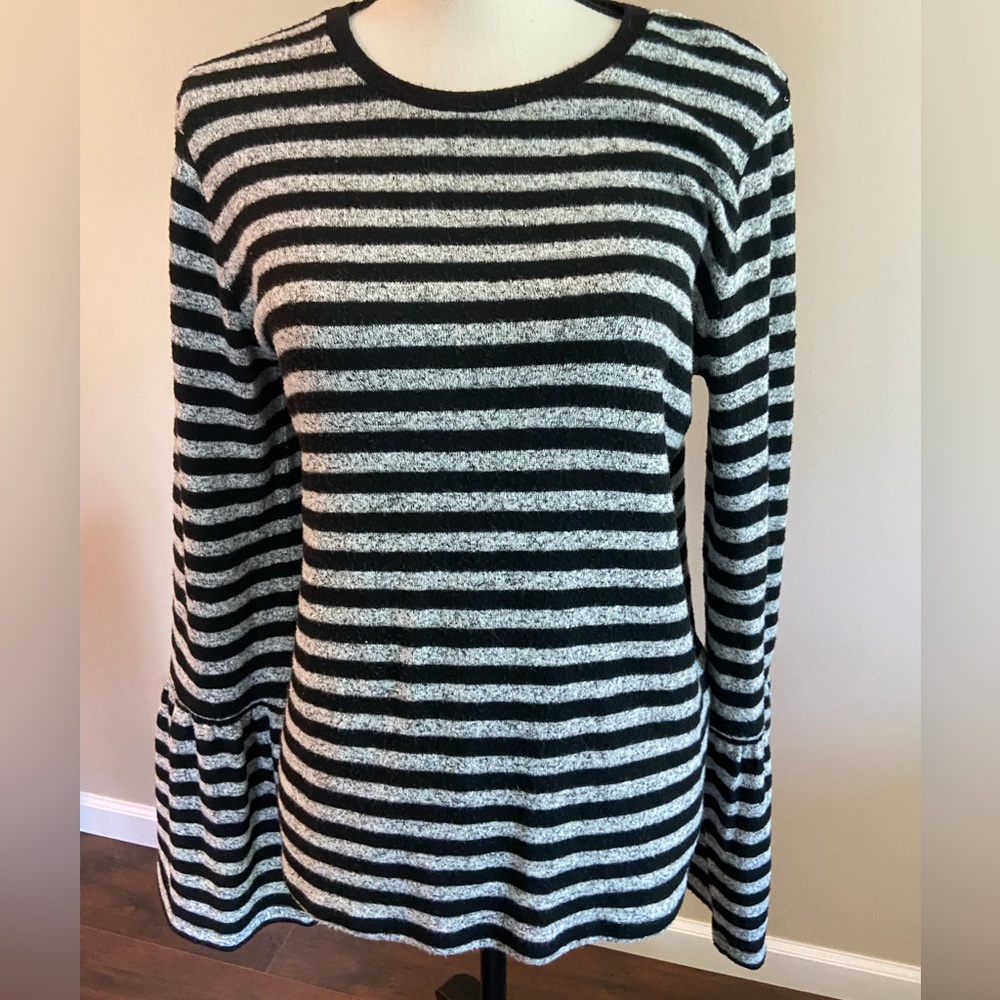 Lucky Brand Bell Sleeve Super Soft  Black & Gray Striped Sweater Size Me…